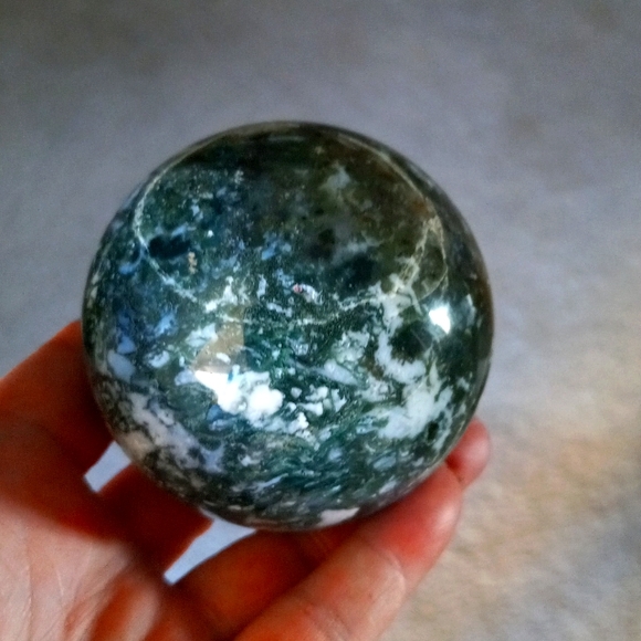 Beautiful Moss Agate Crystal Sphere. - Picture 2 of 9